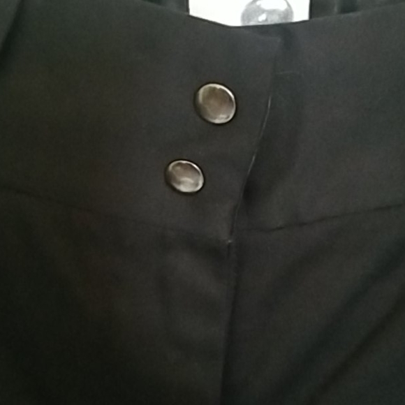 Marilyn Monroe Bermuda shorts with pleats - Picture 2 of 6